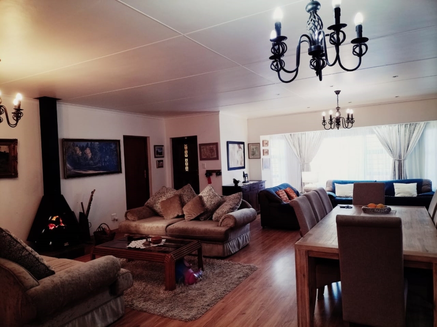 4 Bedroom Property for Sale in Fraaiuitsig Western Cape
